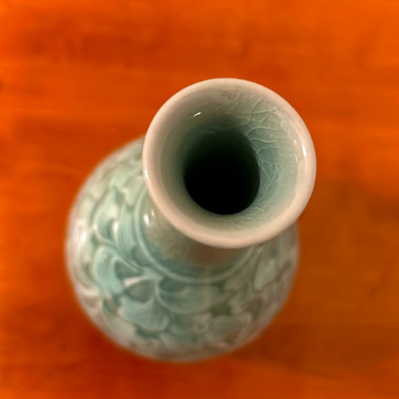 Vintage Oriental Celedon Crackle Glass Bud Vase Signed - Picture 3 of 7